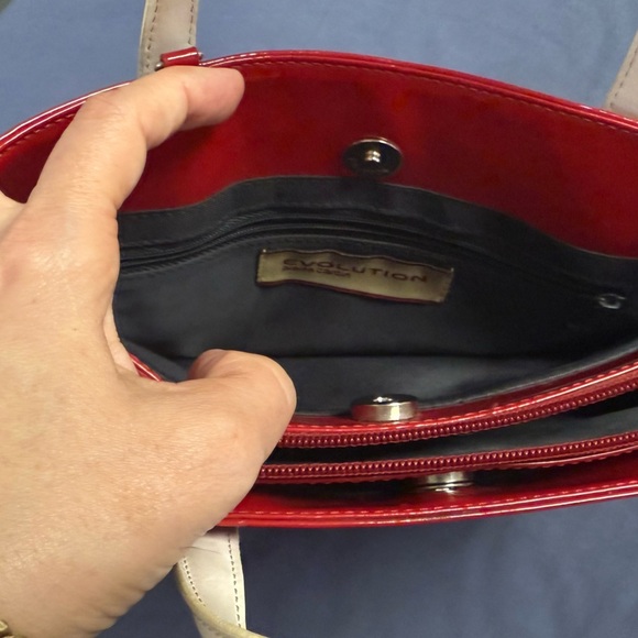 Red patent (charol) Pierre Cardin – Evolution evening handbag. - Picture 11 of 13